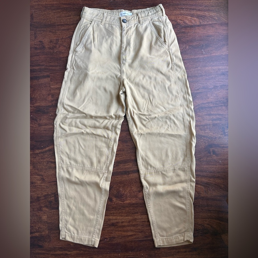 Everlane Relaxed Tencel Khaki Chino (4)